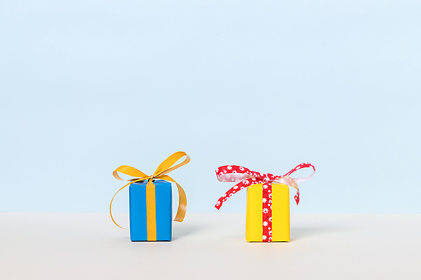 포토 JPG 해외이미지 기념일 행복 리본 백그라운드 크리스마스 포장 휴가 발렌타인데이 선물 이벤트 사람없음 장식 가로 파란색 쇼핑 컬러풀 노란색 축제 놀람 활발 축하 인사 생일 수집 활 주기 패키지 파스텔톤 카피스페이스 블랙프라이데이 미니멀 해외포토 감정 컬러 컨셉 모션 데이이벤트 표정 공백 예절 파일형식 이미지허브