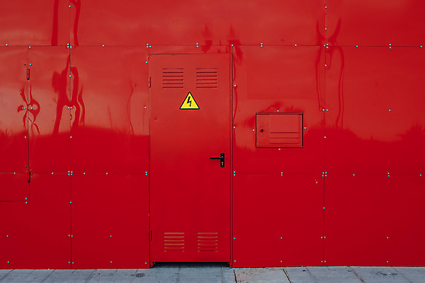 포토 JPG 해외이미지 디자인 외관 산업 건축양식 주택 사람없음 빨간색 노란색 라벨 문 방 위험 묘사 오브젝트 사인 보안 볼트 전압 해외포토 건축 컬러 컨셉 프레임 안전 건물 공구 파일형식 이미지허브