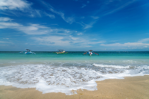 포토 JPG 해외이미지 구름 실루엣 아시아 모래 스포츠 파도 바다 섬 여행 자연 하늘 휴가 휴식 사람 동양인 풍경 사람없음 야외 물 여름 파란색 태양 뷰티 일출 맑음 일몰 서핑 휴양지 발리 인도네시아 이국적 파라다이스 해외포토 자연요소 계절 나라 컬러 컨셉 날씨 촬영기법 인종 노을 장소 수상스포츠 생태계 파일형식 이미지허브