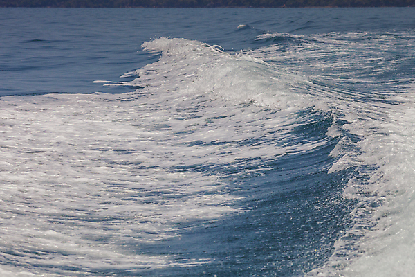 포토 JPG 해외이미지 호수 스포츠 파도 바다 여행 요트 교통시설 휴가 휴식 사람없음 야외 가로 물 힘 기계 장비 운전 차도 보트 재산 고급 크루즈 가득함 속도 연료 모터보트 엔진 공학 모터 단절 디젤 철강 힘찬 해외포토 자연요소 교육 도로 교통 컨셉 배_교통 모션 금융 시설 파일형식 이미지허브