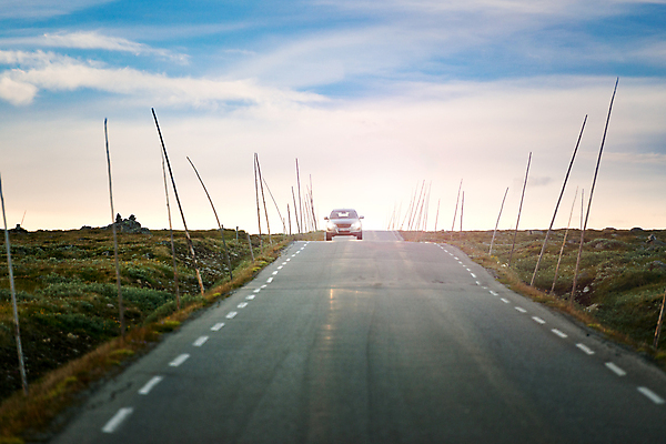 포토 JPG 해외이미지 나무 유럽 도로 여행 교통시설 모션 자동차 자연 하늘 불꽃 노르웨이 풍경 사람없음 야외 초록색 여름 파란색 뷰티 일몰 운전 흰색 시골 고속도로 아스팔트 언덕 속도 장면 루트 블러 스칸디나비아 자동 해외포토 식물 계절 나라 길 육상교통 컬러 교통 불 노을 시설 생태계 파일형식 이미지허브