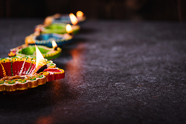 포토 JPG 해외이미지 전통 꽃 행복 종교 문화 백그라운드 밥 불 휴가 불꽃 바닥 기념 폭죽 따뜻함 미술 사람없음 파란색 빛 컬러풀 검은색 축제 어둠 램프 축하 인사 정상 야간 인도인 문학 머리위 점토 고립 광 등잔 콘크리트 힌두교 해외포토 자연요소 외국인 식물 감정 음식 컬러 컨셉 문화예술 조명 동양인 예절 파일형식 이미지허브