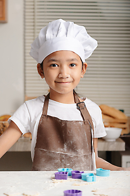 포토 JPG 해외이미지 라이프스타일 손 딸 행복 감정 어린이 음식 빵 탁자 주택 건강 요리 한명 사람 동양인 취미 쿠키 주방 앞치마 빵집 장비 도구 표현 준비 조리대 반죽 만들기 밀가루 관심 섞기 페스츄리 핸드메이드 해외포토 1 가구 가족 모션 디저트 인종 건물 생활 신체부위 상점 가루 파일형식 이미지허브