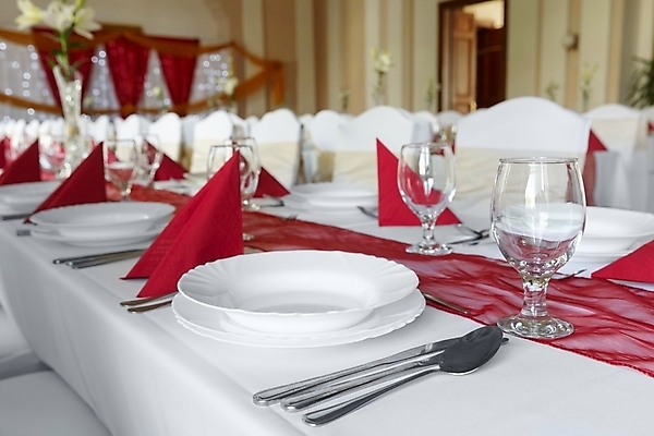 포토 JPG 해외이미지 식기 접시 음식 결혼 백그라운드 유리 탁자 결혼식 이벤트 사람없음 장식 빨간색 파티 요식업 식당 식사 저녁식사 희망 카페 방 식탁보 흰색 축하 고급 우아함 은색 큼 냅킨 점심식사 정중 해외포토 감정 산업 컬러 가구 컨셉 재질 상점 크기 파일형식 이미지허브