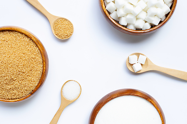 포토 JPG 해외이미지 식재료 실내 종류 사람없음 조미료 달콤 설탕 각설탕 흰배경 나무숟가락 나무그릇 황설탕 해외포토 그릇 백그라운드 내부 목재 숟가락 흰색 맛 향미료 파일형식 이미지허브