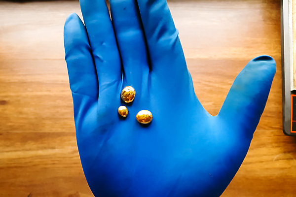 포토 JPG 해외이미지 손 여자 조각 장갑 백그라운드 오렌지 장신구 관리 저울 사람없음 파란색 빛 컴퓨터 노란색 유행 금속 검은색 재산 황금 발굴 투자 기념품 가치 고무 보물 덩어리 고립 리투아니아 민달팽이 섬광 해외포토 잡화 유럽 컬러 과일 비즈니스 재질 사람 신체부위 금융 전자제품 오브젝트 파일형식 달팽이_동물 이미지허브