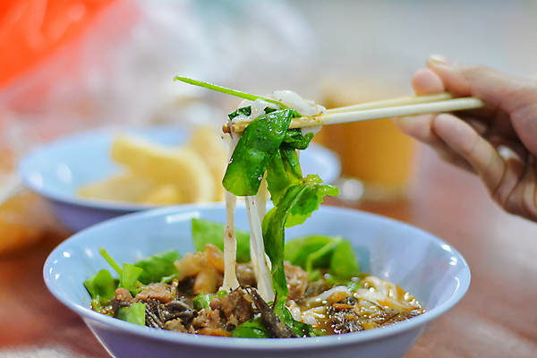 포토 JPG 해외이미지 전통 문화 토마토 채소 재료 태국 고추 밥 서브 건강 육류 돼지고기 요리 사람없음 빨간색 주방 식당 식사 저녁식사 뜨거움 사발 맛 수프 먹기 국수 매움 지역 후추 카레 북쪽 점심식사 인기 해외포토 아시아 음식 컬러 컨셉 식재료 모션 상점 면류 사기그릇 방향 향신료 파일형식 이미지허브