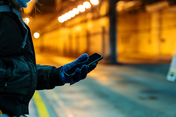 포토 JPG 해외이미지 백인 라이프스타일 여자 아시아 여행 비즈니스 통신 교통시설 세포 사람 동양인 사람없음 스마트폰 컴퓨터 디지털 미국 기차 프랑스 잡기 도시 비즈니스우먼 메시지 이메일 전철 역 군중 전화기 스마트 출퇴근 뉴욕 바쁨 부름 지하 일반 문자메시지 해외포토 서양인 유럽 나라 육상교통 교통 컨셉 북아메리카 모션 대중교통 인종 생활 전자제품 핸드폰 스마트기기 직장인 시설 파일형식 이미지허브