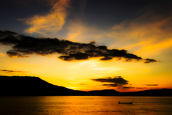 포토 JPG 해외이미지 구름 공원 산업 호수 파도 여행 태국 자연 하늘 낚시 휴식 산 주택 항해 어류 풍경 사람없음 물 여름 강 태양 반사 평화 일출 황혼 일몰 뜨거움 보트 정상 어부 대나무 명상 낚시꾼 나눔 메콩강 인기 강조 해외포토 자연요소 나무 직업 계절 공공시설 아시아 바다 컨셉 배_교통 레저 건물 노을 수중동물 생태계 파일형식 이미지허브