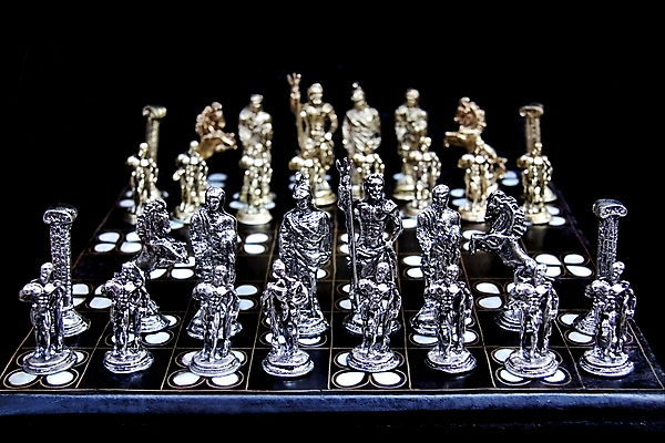 포토 JPG 해외이미지 스포츠 조각 백그라운드 컨셉 놀이 경기 취미 사람없음 세트 장난감 금속 검은색 힘 경쟁 도전 수확 게임 체스 계획 왕 복고 싸움 체스판 육군 전략 여왕 고립 토너먼트 힘찬 해외포토 컬러 농업 모션 재질 군대 파일형식 이미지허브