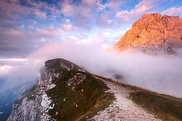 포토 JPG 해외이미지 구름 계절 실루엣 여행 자연 하늘 날씨 산 파노라마 풍경 사람없음 야외 빛 일출 일몰 이탈리아 등산 하이킹 안개 황무지 정상 고도 알프스 마법 슬로베니아 절정 해외포토 자연요소 유럽 레저 촬영기법 노을 트래킹 생태계 파일형식 이미지허브