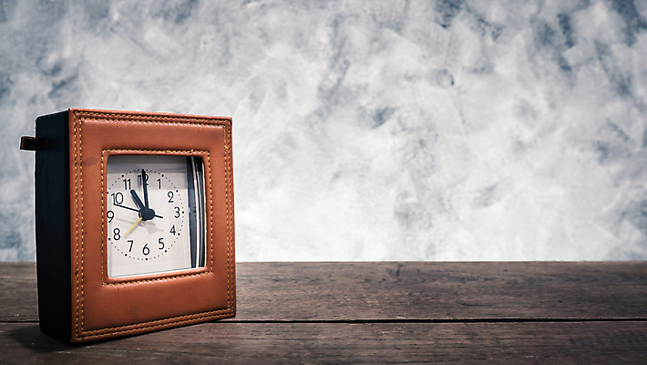 포토 JPG 해외이미지 벽 시계 탁자 사람없음 목재 장식 우주 시간 책상 구성 분 해외포토 나무 가구 재료 파일형식 이미지허브