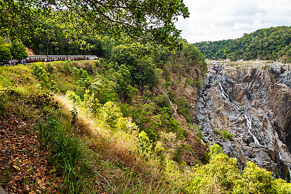 포토 JPG 해외이미지 계절 공원 호수 여행 자연 산 건조 풍경 사람없음 물 강 환경 골짜기 폭포 기차 흐름 가을 연못 개울 변화 재산 오세아니아 호주 숲 큼 열대우림 수로 돌무덤 전국 지질학 해외포토 자연요소 공공시설 교육 나라 육상교통 컨셉 대중교통 금융 무덤 크기 생태계 파일형식 이미지허브