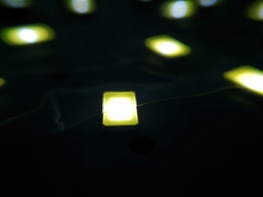 포토 JPG 해외이미지 디자인 백그라운드 패턴 전구 추상 사람없음 장식 빨간색 초록색 파란색 전자제품 빛 컴퓨터 디지털 스크린 모니터 검은색 텔레비전 장비 램프 원형 닫기 묘사 질감 전자 빛망울 광 다이오드 줄서기 픽셀 주도 해외포토 도형 컬러 무늬 모션 조명 예절 파일형식 이미지허브