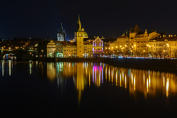 포토 JPG 해외이미지 유럽 여행 하늘 휴가 전등 풍경 사람없음 관광지 강 도시풍경 반사 사진촬영 황혼 활발 도시 역사 도심 야간 소프트포커스 그림 문학 체코 방문 프라하 타운 스카이라인 동유럽 구시가지 해외포토 자연요소 나라 컨셉 조명 촬영기법 촬영 일몰 파일형식 이미지허브
