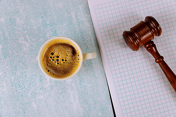 포토 JPG 해외이미지 직업 디자인 종이 안경 커피 탁자 설계 직장 사람없음 컵 사무실 우주 사무용품 쪽지 공책 머그컵 덮개 업무 작업실 망치 편지지 책상 문서 법 에스프레소 변호사 헌법 스타일 해외포토 식기 잡화 음료 가구 컨셉 회사 비즈니스 문구용품 뚜껑 공구 작업 편지 파일형식 이미지허브