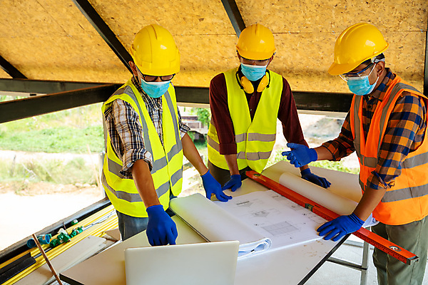 포토 JPG 해외이미지 직업 산업 비즈니스 공장 노동자 가면 안전 사람 세명 약 긴급 최고 업무 작업실 엔지니어 수리 보호 감독 목표 질병 안전모 창고 시설 그림 예방 정비공 공학 개발 경영 궤 땅바닥 소셜 전염병 측량사 해외포토 교육 컨셉 공업 의학 바닥 작업 기술자 헬멧 안전장비 파일형식 이미지허브