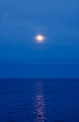 포토 JPG 해외이미지 구름 호수 바다 백그라운드 자연 하늘 표면 풍경 사람없음 야외 물 파란색 빛 반사 환경 어둠 침묵 고요 황혼 새벽 추위 안개 달 야간 저녁 달빛 장면 천문학 스카이라인 내추럴 수평선 해외포토 자연요소 교육 컬러 날씨 소리 일몰 생태계 파일형식 이미지허브