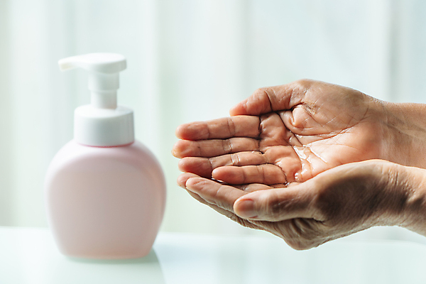 포토 JPG 해외이미지 손 실내 신체부위 손씻기 위생관리 손세정제 해외포토 관리 사람 내부 씻기 세정제 파일형식 이미지허브