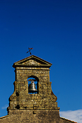 포토 JPG 해외이미지 유럽 십자가 하늘 휴가 사람없음 파란색 교회 마을 프랑스 종 시골 역사 남쪽 프랑스어 옛날 해외포토 문자 나라 컬러 종교건축 건물 방향 파일형식 이미지허브