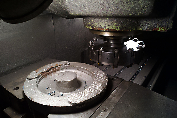 포토 JPG 해외이미지 산업 부분 공장 조명 그림자 사람없음 세로 상점 금속 검은색 어둠 기계 장비 수확 공구 업무 작업실 제조 야간 신비 무서움 자르기 철 묘사 복고 무거움 정비공 방앗간 그런지 옛날 철강 커터 스타일 해외포토 자연요소 감정 컬러 컨셉 농업 공업 모션 재질 도구 작업 기술자 무게 파일형식 이미지허브