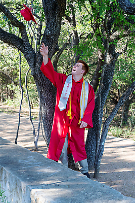 포토 JPG 해외이미지 남자 행복 여유 포즈 졸업 학교 성공 기념 한명 소년 10대 빨간색 파란색 축구 끝 주근깨 저지 플레이어 해외포토 1 교육 감정 어린이 컬러 컨셉 청소년 사람 구기 점 파일형식 이미지허브