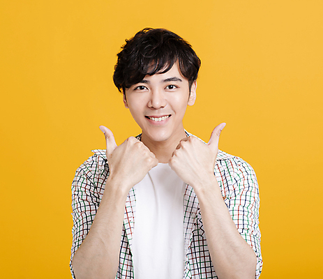 포토 JPG 해외이미지 응시 남자 한명 동양인 상반신 성인 앞모습 따봉 성인남자한명만 해외포토 1 시선 뷰포인트 사람 인종 최고 남자한명만 성인남자만 파일형식 이미지허브