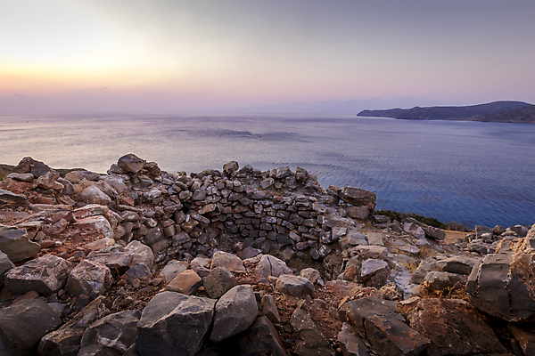 포토 JPG 해외이미지 나무 구름 유럽 바다 섬 여행 오렌지 자연 하늘 아침 휴가 산 풍경 사람없음 야외 물 여름 빛 햇빛 태양 노란색 일출 황혼 일몰 새벽 안개 바위 저녁 지중해 그리스 언덕 올리브 수평선 해외포토 주간 자연요소 식물 계절 열매 나라 컬러 과일 날씨 노을 돌_바위 야간 생태계 파일형식 이미지허브