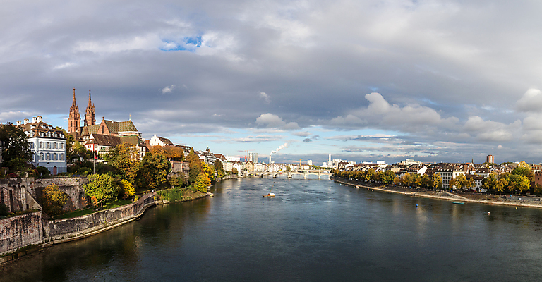 포토 JPG 해외이미지 구름 유럽 여행 건축양식 하늘 파노라마 사람없음 건물 물 강 도시풍경 성당 교회 여행객 탑 가을 도시 센터 중세 스위스 타운 스카이라인 옛날 해외포토 자연요소 건축물 계절 건축 나라 종교건축 촬영기법 사람 풍경 역사 파일형식 이미지허브