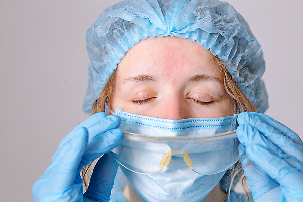 포토 JPG 해외이미지 직업 여자 유럽 장갑 유니폼 생각 건강 병원 피곤 가면 한명 약 간호사 의사 슬픔 잠 작업 바이러스 좌절 보호 질병 고민 예방 업무과다 주사약 외과 테라피 백신 예방접종 예방주사 우울증 전염병 해외포토 1 잡화 옷 감정 나라 컨셉 의학 주사기 사람 뷰티 의료진 업무 접종 파일형식 이미지허브