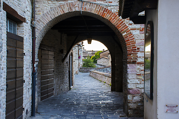 포토 JPG 해외이미지 전통 외관 유럽 벽 여행 건축양식 거리 주택 사람 사람없음 야외 건물 장식 가로 도시풍경 문 계단 마을 침묵 이탈리아 궁전 조약돌 바위 도시 중세 역사 신비 비밀 그림 아치 과거 타운 단계 설정 방법 숨기 디테일 해외포토 건축물 건축 나라 컨셉 고건축 모션 풍경 소리 돌_바위 파일형식 이미지허브
