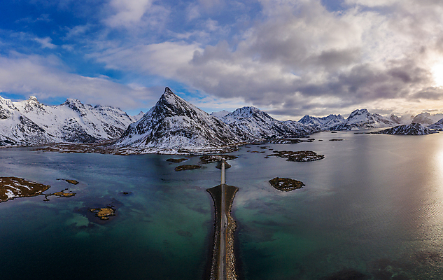 포토 JPG 해외이미지 도로 섬 겨울 자동차 자연 하늘 산 안테나 파노라마 노르웨이 풍경 사람없음 만 스칸디나비아 조감도 해외포토 계절 유럽 길 육상교통 통신 교통시설 촬영기법 생태계 파일형식 이미지허브