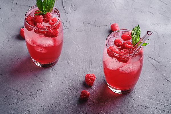 포토 JPG 해외이미지 백그라운드 잔 빨대 사람없음 빨간색 얼음 달콤 시원함 허브 산딸기 에이드 해외포토 자연요소 식물 식기 음료 컬러 과일 맛 파일형식 이미지허브