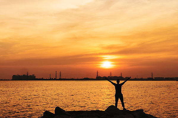 포토 JPG 해외이미지 백인 구름 1 라이프스타일 남자 행복 실루엣 무기 모래 파도 바다 여행 백그라운드 신체 자연 하늘 성공 휴가 휴식 건강 사람 소년 성인 사람없음 물 여름 파란색 달리기 태양 걷기 일출 일몰 새벽 기쁨 자유 혼자 해외포토 자연요소 서양인 계절 감정 어린이 컬러 컨셉 모션 촬영기법 생활 노을 생태계 파일형식 이미지허브