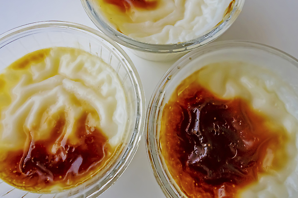 포토 JPG 해외이미지 전통 접시 음식 백그라운드 밥 디저트 건강 요리 사람없음 갈색 식당 식사 빵집 우유 견과류 흰색 도자기 사발 달콤 맛 가루 설탕 밀 굽기 먹기 크림 초대 호두 푸딩 건포도 바닐라 시나몬 캐서롤 핸드메이드 스타일 개암 튀르키예 해외포토 식기 열매 아시아 컬러 컨셉 모션 포도 유제품 곡류 상점 용기_그릇 사기그릇 구이 건과일 파일형식 이미지허브