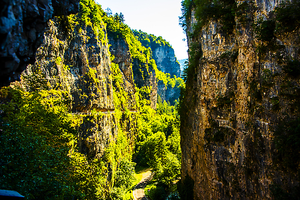 포토 JPG 해외이미지 나무 공원 벽 여행 자연 산 파노라마 풍경 사람없음 야외 초록색 물 강 환경 골짜기 이탈리아 트래킹 폭포 하이킹 바위 개울 황무지 오솔길 부식 통로 내추럴 깊이 루트 보호구역 옛날 지질학 해외포토 자연요소 식물 공공시설 교육 유럽 길 컬러 레저 촬영기법 돌_바위 생태계 구역 파일형식 이미지허브