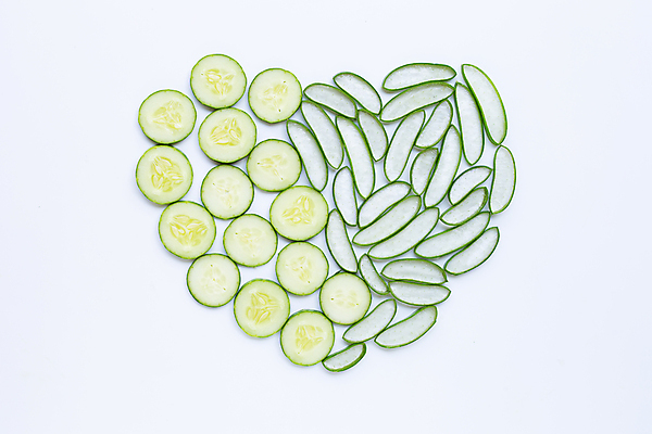 포토 JPG 해외이미지 스튜디오촬영 단면 오이 실내 사람없음 하이앵글 뷰티 하트 흰배경 알로에 플랫레이 해외포토 모양 식물 뷰포인트 백그라운드 채소 내부 흰색 플랫 파일형식 이미지허브