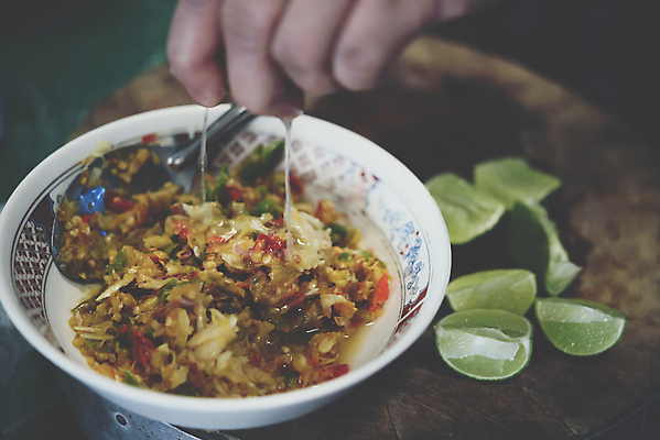 포토 JPG 해외이미지 전통 접시 아시아 문화 길 음식 다이어트 채소 재료 태국 자연 고추 거리 건강 마늘 어류 요리 동양인 사람없음 빨간색 초록색 주방 식당 식사 저녁식사 신선 뜨거움 시장 닫기 맛 자르기 먹기 해산물 유기농 매움 라임 점심식사 채식주의자 스타일 해외포토 식기 웰빙 나라 컬러 컨셉 과일 모션 인종 상점 수중동물 생태계 채식 파일형식 이미지허브