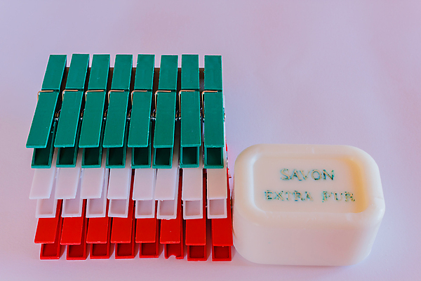 포토 JPG 해외이미지 사람없음 빨간색 초록색 컬러풀 금속 이탈리아 흰색 깃발 씻기 빨래 플라스틱 심볼 비누 펜치 서명 해외포토 유럽 컬러 가사 재질 위생용품 청결 공구 파일형식 이미지허브