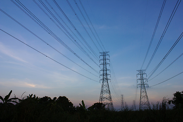 포토 JPG 해외이미지 식물 실루엣 산업 선 백그라운드 비즈니스 건축양식 자연 하늘 프레임 사람없음 파란색 빛 태양 환경 탑 금속 검은색 힘 에너지 흰색 기둥 네트워크 위험 전염 철사 볼트 봉 철탑 공학 변압기 분배 옛날 전압 철강 현재 공급 해외포토 자연요소 건축물 교육 건축 컬러 컨셉 재질 촬영기법 공구 질병 생태계 감염 파일형식 이미지허브