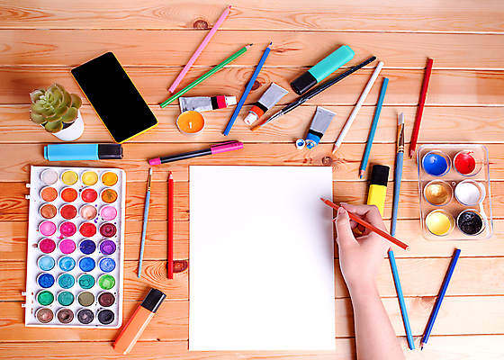포토 JPG 해외이미지 손 디자인 교육 종이 백그라운드 컨셉 학교 탁자 문구용품 창조 미술 취미 사람없음 목재 빨간색 초록색 파란색 컬러풀 연필 페인트 공백 장비 흰색 도구 공구 붓 그리기 상품 정상 스케치 그림 크레파스 예술가 페인트붓 화가 시트 목업 해외포토 나무 직업 컬러 가구 재료 모션 문화예술 학용품 신체부위 필기구 오브젝트 파일형식 이미지허브