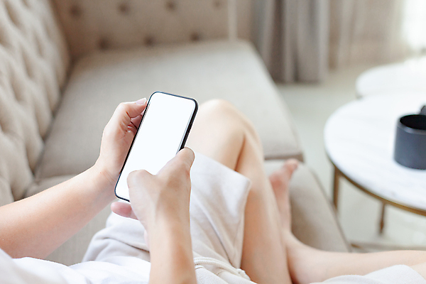 포토 JPG 해외이미지 라이프스타일 거실 인터넷 통신 놀이 주택 동양인 사람없음 금융 스마트폰 핸드폰 세일 상점 디지털 기쁨 터치 네트워크 바이러스 구매 연결 스마트 와이파이 온라인쇼핑 온라인 공유 보험 소셜 프리랜서 네트워킹 사용자 해외포토 직업 감정 컨셉 인종 건물 생활 경제 전자제품 스마트기기 쇼핑 무선인터넷 파일형식 이미지허브