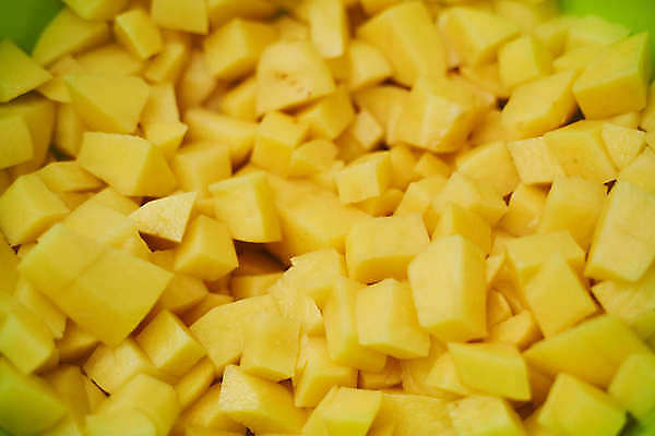 포토 JPG 해외이미지 채소 양파 감자 건강 육류 요리 사람없음 목재 빨간색 숟가락 식사 어둠 당근 소고기 수프 냄비 난로 허브 국자 준비 점토 브라질 연소 옛날 인기 캐서롤 핸드메이드 화상 브라질사람 해외포토 나무 식물 컬러 식재료 재료 주방용품 뿌리채소 수저 용기_그릇 남아메리카 상처 솥 난방기 파일형식 이미지허브