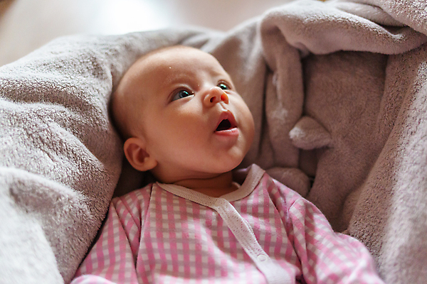 포토 JPG 해외이미지 1 여자 딸 행복 얼굴 어린이 침구 휴식 건강 한명 사람 장난감 평화 꿈 아기 신생아 잠 달콤 작음 부드러움 거짓말 돌봄 천진난만 취침시간 해외포토 감정 컨셉 가족 모션 신체부위 감각 맛 크기 파일형식 이미지허브