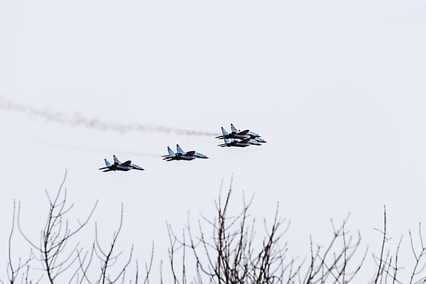 포토 JPG 해외이미지 스포츠 날개 하늘 비행기 사람없음 파란색 우주 힘 공연 도움 그룹 폭격 공격 파일럿 충돌 전시회 항공 속도 군용 전쟁 쇼 제트기 육군 엔진 에어쇼 곡예비행 대패 러시아인 배기가스 해외포토 서양인 직업 컬러 컨셉 항공교통 모션 대중교통 군대 이벤트 전시 비행 파일형식 이미지허브