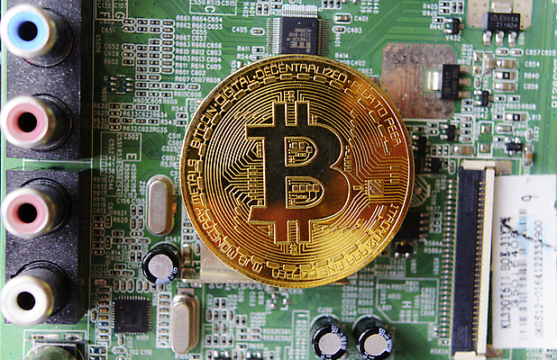 포토 JPG 해외이미지 컨셉 돈 인터넷 비즈니스 사람없음 금융 경제 컴퓨터 디지털 동전 웹 시장 황금 암호 무역 순환 상업 전자 토막 프로세서 가상 가상화폐 해외포토 산업 모션 전자제품 재산 파일형식 이미지허브