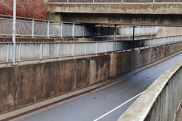 포토 JPG 해외이미지 도로 길 선 여행 백그라운드 컨셉 무늬 텍스트 교통시설 자동차 표면 영국 화살 거리 독일 경고 안전 사람없음 단어 노란색 검은색 페인트 회색 정보 흰색 도시 고속도로 보행로 방향 심볼 사인 런던 질감 그만 루트 방법 해외포토 문자 유럽 육상교통 컬러 교통 시설 파일형식 이미지허브