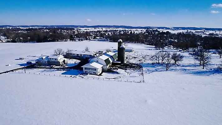 포토 JPG 해외이미지 나무 도로 겨울 밭 농업 교통시설 자연 하늘 날씨 안테나 풍경 사람없음 옆모습 농작물 뷰티 농장 농경지 냉동 추위 수확 흰색 공구 시골 원형 볏짚 땅 장면 드론 밭일 조감도 눈내림 해외포토 도형 식물 계절 산업 길 뷰포인트 컬러 교통 통신 눈_날씨 도구 짚 시설 생태계 파일형식 이미지허브