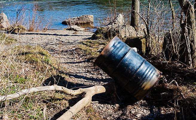 포토 JPG 해외이미지 나무 식물 산업 길 자국 자연 통 사람없음 야외 물 강 환경 금속 쓰레기통 나뭇가지 환경오염 캔 쓰레기 폐기물 숲 컨테이너 버리기 오브젝트 부식 각도 탱크 드럼 낭비 방법 옛날 철강 해외포토 자연요소 컨셉 모션 재질 타악기 생태계 파일형식 이미지허브
