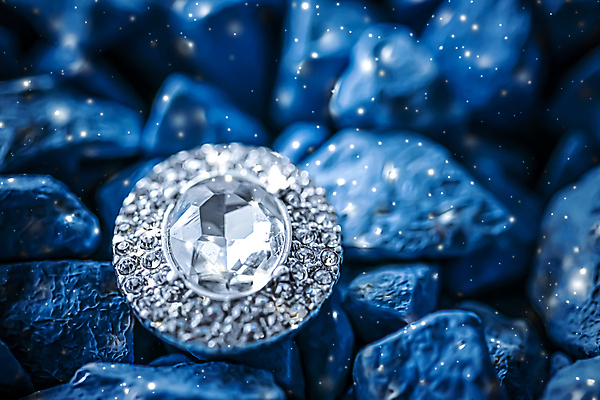 포토 JPG 해외이미지 장신구 실내 사람없음 귀걸이 조약돌 화려 우아함 보석 파란배경 다이아몬드 해외포토 백그라운드 컨셉 내부 파란색 돌_바위 광석 파일형식 이미지허브